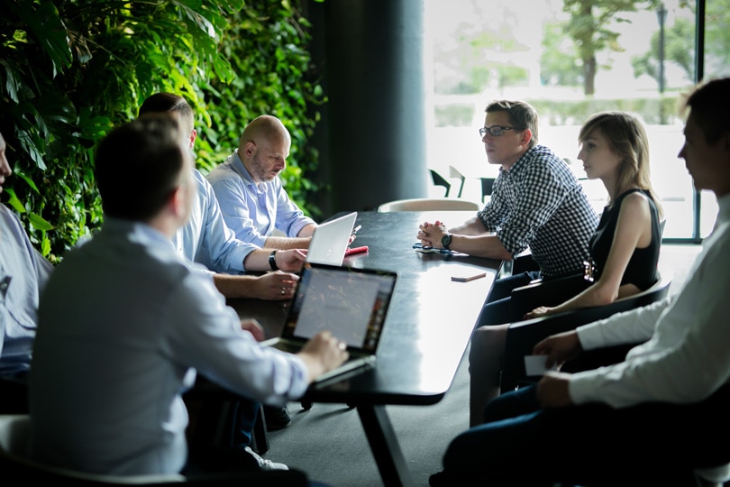 team_meeting_back
